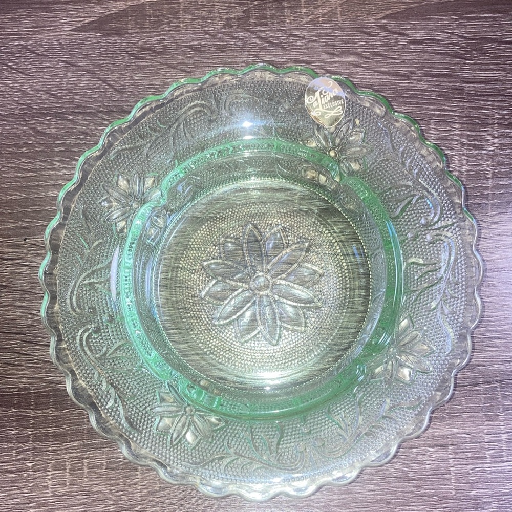 NWT Tiara Glass Co Sandwich Light Green "Chantilly Green" Ashtray/Dish
